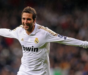 开云官方-体育世界的平行宇宙，更衣室私语、名单调整与绝杀时刻，在同一天震撼人心，体育平行宇宙，一日之间的更衣室秘闻、名单变局与绝杀传奇